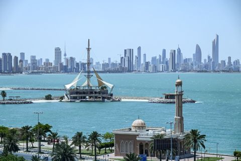 الكويت تدرس قرارات غير مسبوقة ضد من سُحبت جنسيتهم