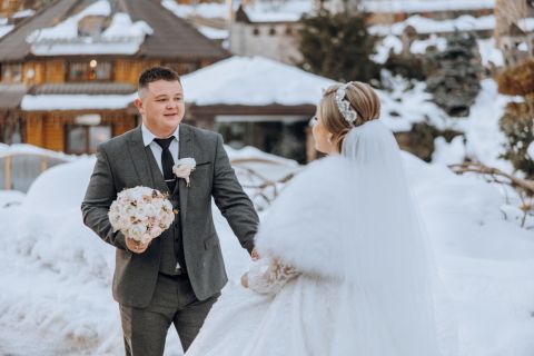 Trending wedding suit styles for winter grooms