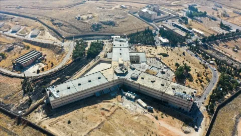 صيدنايا حكايا لا تنتهي.. معتقل محرر يتحدث عن
