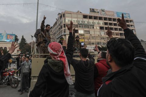 مصدر مقرب من الكرملين: لا خطة لدى روسيا لإنقاذ الأسد