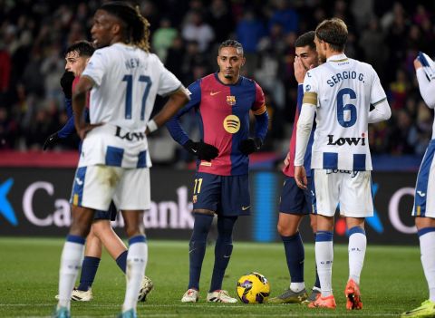 مدافع ريال مدريد يستفز برشلونة بتعليق ساخر عقب السقوط أمام ليجانيس