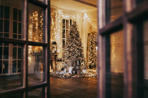 Germany unveils $2.5M Christmas tree made of pure gold