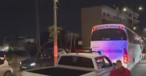 مشاهد جديدة للحظة وصول أسرى محررين إلى قطاع غزة.. وحماس: هذه رسالتنا لإسرائيل
