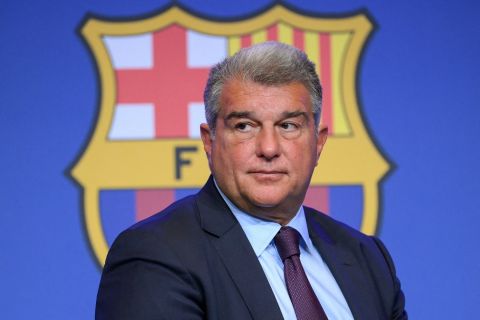 عاصفة غضب في برشلونة..مطالب باستقالة لابورتا وهذه هي الأسباب