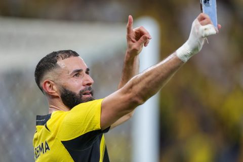 كريم بنزيما يقهر الهلال في ليلة تاريخية: أداء أسطوري وتأهل مستحق