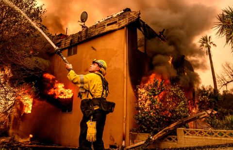 Fires kill 16 people in Los Angeles, California