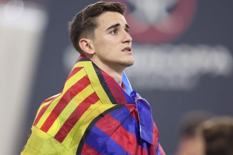 جافي يعلن: زميلي في برشلونة الأفضل عالميًا بعد ميسي