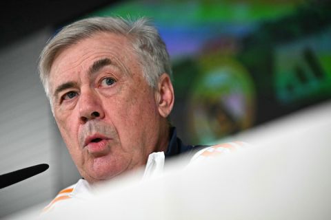 أنشيلوتي يبحث مع إدارة ريال مدريد مستقبل الفريق في اجتماع استثنائي