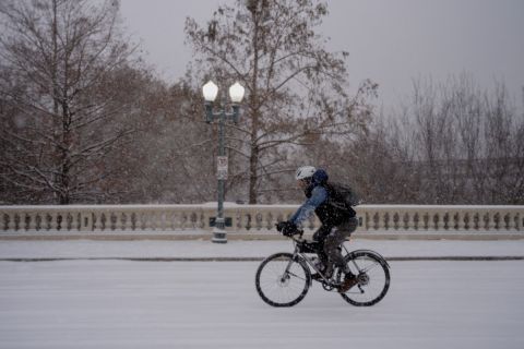 Texas faces rare freezing winter storm, 4 inches of snow in Houston