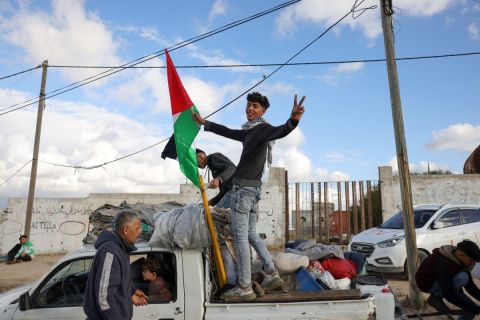 Palestinians return to North Gaza, Israeli forces withdraw from Netzarim Corridor