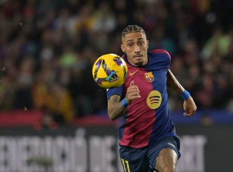 تقارير: الهلال يسعى لضم رافينيا من برشلونة لخلافة نيمار