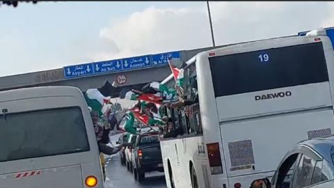 حشود ضخمة من الأردنيين تنطلق لاستقبال الملك(فيديوهات)