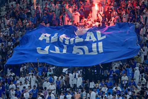 الهلال يواجه الأهلي في قمة مُشتعلة بالدوري السعودي