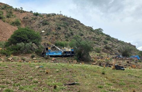 Bolivia bus crash kills at least 30