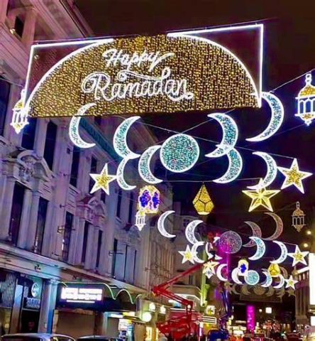 أشعلها العمدة..لندن تتزين بأضواء رمضان ترحيباً بالشهر الفضيل
