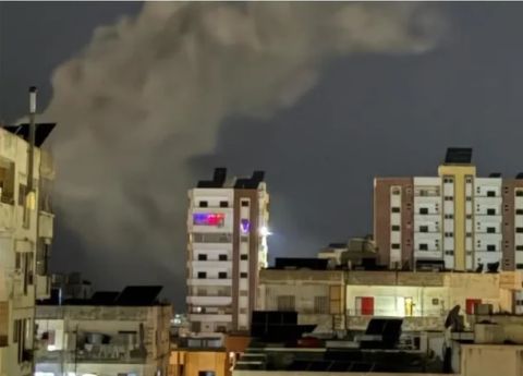 فيديو.. اشتباكات ومواجهات عنيفة بين عائلات أسرى إسرائيليين ورجال الأمن