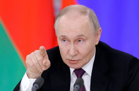 Trump Urges Putin to show mercy to encircled Ukrainian troops in Kursk