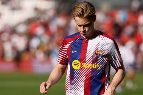 De Jong’s Future at Barcelona: New Contract Offer with Strategic Adjustments
