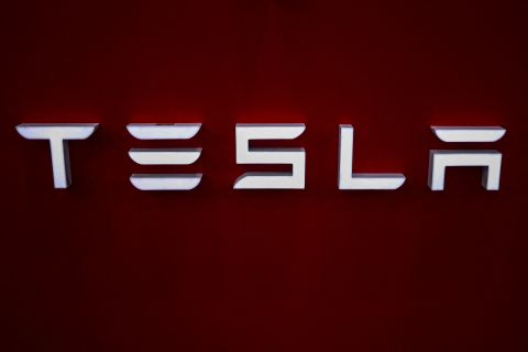 Police arrests 9 protesters at NYC Tesla showroom