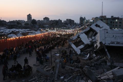 Israel turns off power to Gaza amid war threats