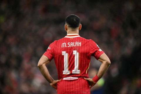 فيديو: صلاح يبكي بحرقة..نهاية مُرة لحلم ليفربول في دوري الأبطال