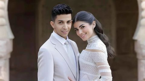 ليلى أحمد زاهر تبكي متأثرة في حفل زفافها.. وعريسها هشام جمال يغني لها
