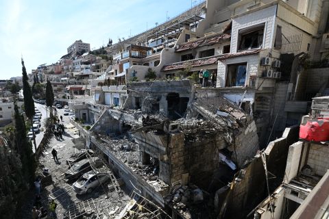 Massive Israeli airstrike hits Damascus