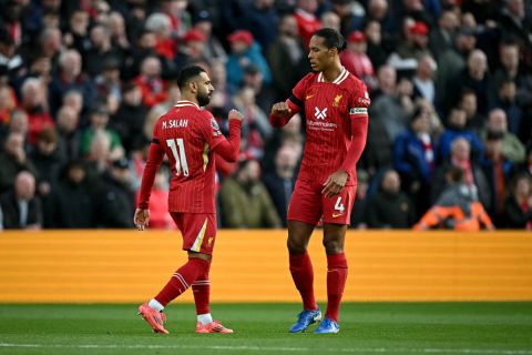 ليفربول يحسم مستقبل صلاح وفان دايك