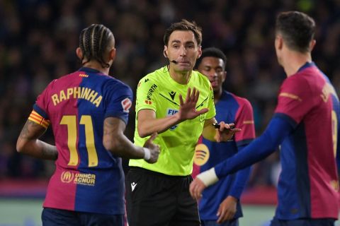 الكشف عن حكم نهائي كأس ملك إسبانيا بين برشلونة وريال مدريد