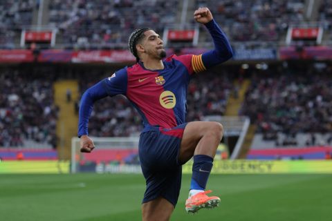 قلق في برشلونة: أداء أراوخو أمام دورتموند يدق ناقوس الخطر