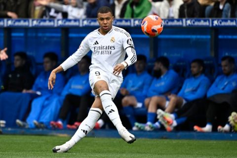 طرد مبابي يربك ريال مدريد..ما المباريات التي سيغيب عنها؟