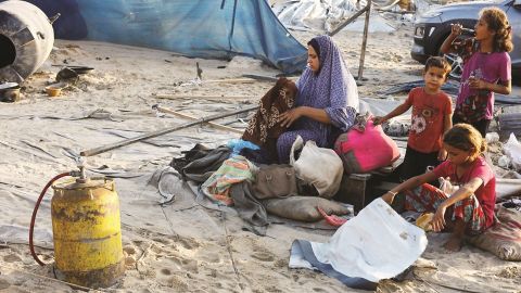 عشرات الشهداء والجرحى في قصف إسرائيلي عنيف على غزة
