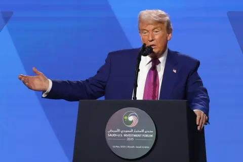 Trump announces Syria sanctions lifted, pledges “new chapter”