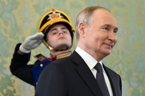 Putin visits nuclear power plant in Kursk Region