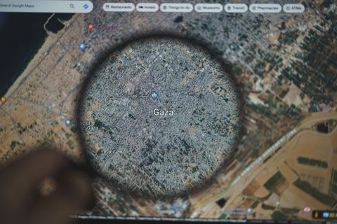 احتجاجات في خان يونس تطالب حماس بتوقيع اتفاق لإنهاء الحرب