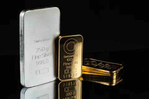 الذهب يهوى من جديد..بضعف الدولار
