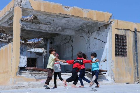 مخلفات الأسد.. 300 طفل وضعوا في دور الأيتام قسراً