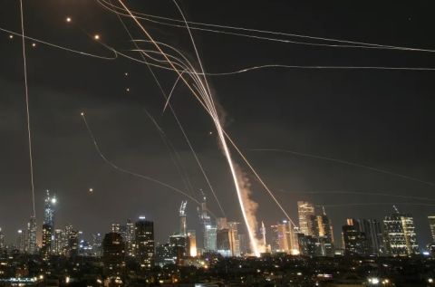 تبادل مستمر للهجمات.. هل تدخل إيران وإسرائيل في حرب شاملة؟