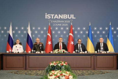 Russia and Ukraine take tentative steps toward peace in Istanbul talks