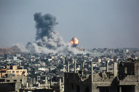 Ambushes kill Israeli soldiers as 80 Palestinians killed in Israeli assaults on Gaza aid zone