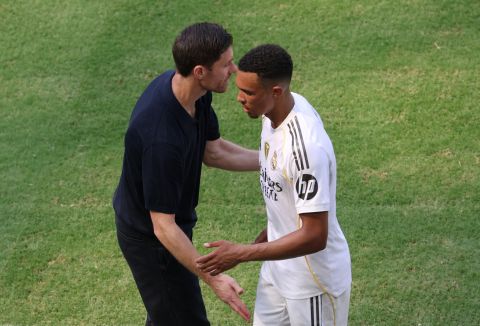 بعد أرنولد..ريال مدريد يضع عينه على مدافع ثانٍ من ليفربول