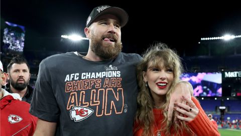 Taylor Swift & Travis Kelce's wedding photo - Engagement ring buzz