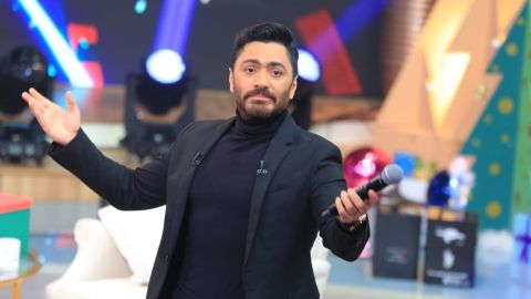 عمرو دياب يتعرض للهجوم بسبب طريقة تعامله مع كريم عبدالعزيز.. فيديو