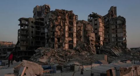 بينهم منتظرو مساعدات.. عشرات الشهداء والجرحى في غزة