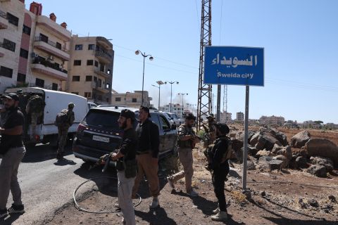 Armed Israeli Druze cross into Syria as Israeli forces strike Syrian troops in Sweida