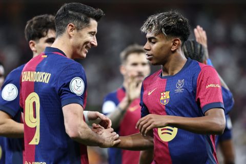 مهاجم برشلونة ليفاندوفسكي يوجه رسالة حاسمة لـ يامال: لم تعد طفلاً