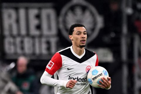 ليفربول يقدم عرضًا رسميًا لضم مهاجم فرانكفورت هوغو إيكيتيكي