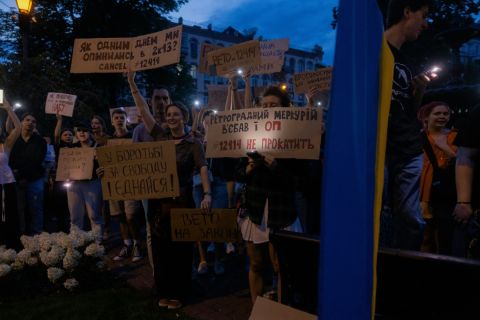 Zelensky's anti-corruption bill trigger protests in Kyiv