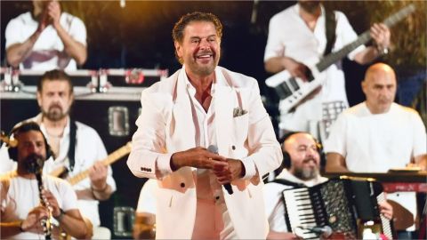 Video: Fan kisses Ragheb Alama on his lips, sparks controversy