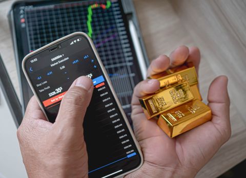 أسعار الذهب تتدنى وسط الأوضاع الرائجة
